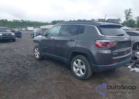 2019 Jeep Compass Latitude 4X4 из США, поврежденный, VIN 3C4NJDBB3KT741841